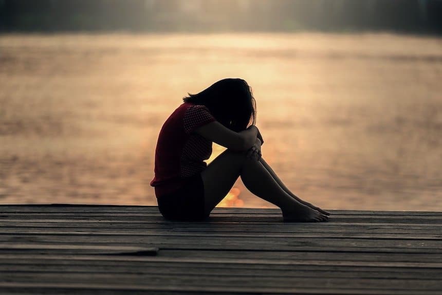 Deprimierte Frau - Soforthilfe gegen Burnout und Stress